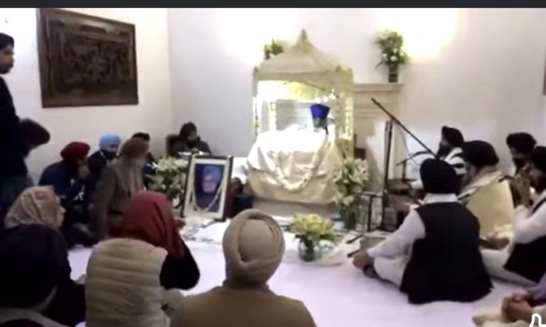 पूर्व प्रधानमंत्री स्वर्गीय मनमोहन सिंह के अखंड पाठ भोग का हुआ आयोजन श्रीमती सोनिया गांधी और मल्लिकार्जुन खड़गे हुए शामिल