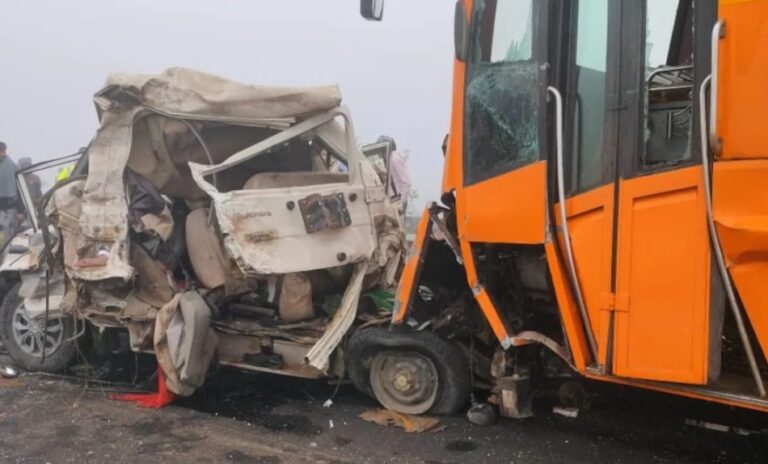 उत्तर प्रदेश के बुंदेलखंड एक्सप्रेस-वे पर भीषण हादसा चार की मौत4 की मौत मुख्यमंत्री राहत को इससे मदद की घोषणा