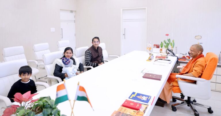 योगी से शिष्टाचार भेंट: शहीद अब्दुल हमीद के पौत्र सलीम जावेद का सपरिवार सम्मान