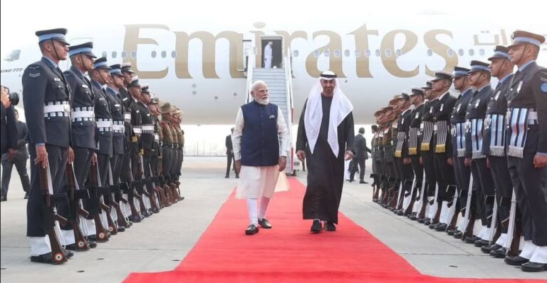 PM मोदी ने एयरपोर्ट पर किया UAE राष्ट्रपति शेख मोहम्मद का भव्य स्वागत: भारत-यूएई मित्रता को मिली नई मजबूती   