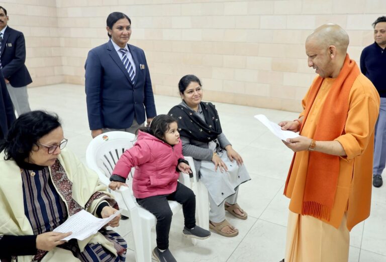 Yogi Adityanath Orders Admission for Muslim Girl in Janata Darbar, Gifts Chocolate After Patriotic Song,