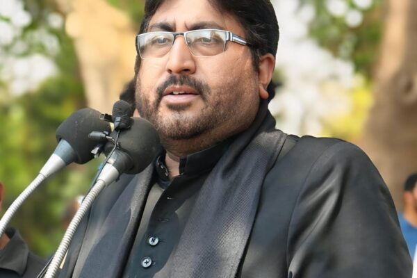 ताज़ियों की नाप-जोख पर विवाद, मौलाना यासूब अब्बास ने ACP अनुज चौधरी के निलंबन की मांग