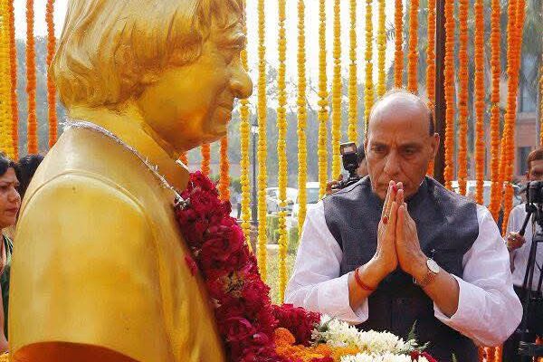 डॉ. ए.पी.जे. अब्दुल कलाम की पुण्यतिथि पर रक्षा मंत्री राजनाथ सिंह ने दी श्रद्धांजलि