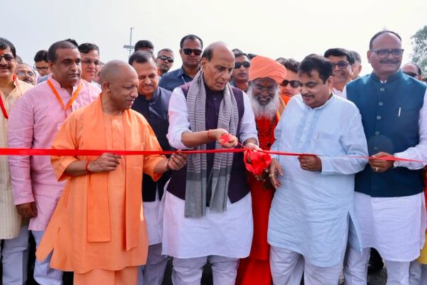 Defence Minister Rajnath Singh Inaugurates Lucknow–Kanpur 6-Lane Expressway; Chief Minister Yogi Adityanath Attends Ceremony