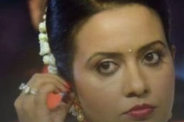 Amruta Fadnavis Praised Amid Garba Controversy, Says—“Festivals Should Not Belong to Any One Community”