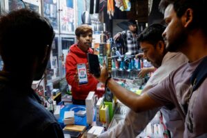 ₹2,000 तक UPI पेमेंट रहेगा फ्री, 15 अक्टूबर से लागू होंगे नए नियम; विपक्ष ने उठाए सवाल, व्यापारियों ने जताई चिंता