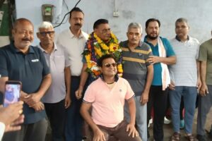 कांग्रेस के वरिष्ठ नेता रमेश मिश्रा के जन्मदिन पर समर्थकों ने काटा केक, लंबी उम्र की दुआ की