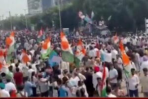 राहुल गांधी के आह्वान पर दिल्ली में जुटी भीड़, सुप्रीम कोर्ट की ओर विपक्ष का कूच